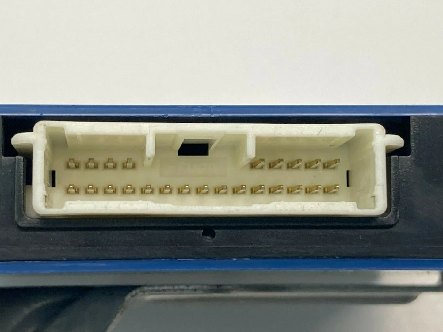 2004 TOYOTA PRIUS 1.5L NETWORK GATEWAY COMPUTER CONTROL MODULE 89111-47030 OEM