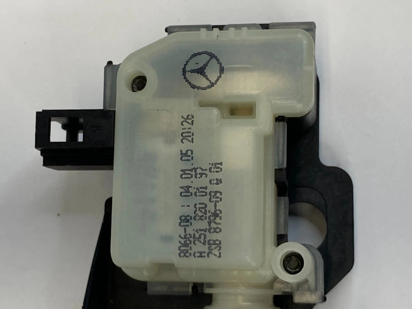 2006-2011 MERCESDES-BENZ CLS500 FUEL RELEASE LOCKING MOTOR ACTUATOR 2518200197