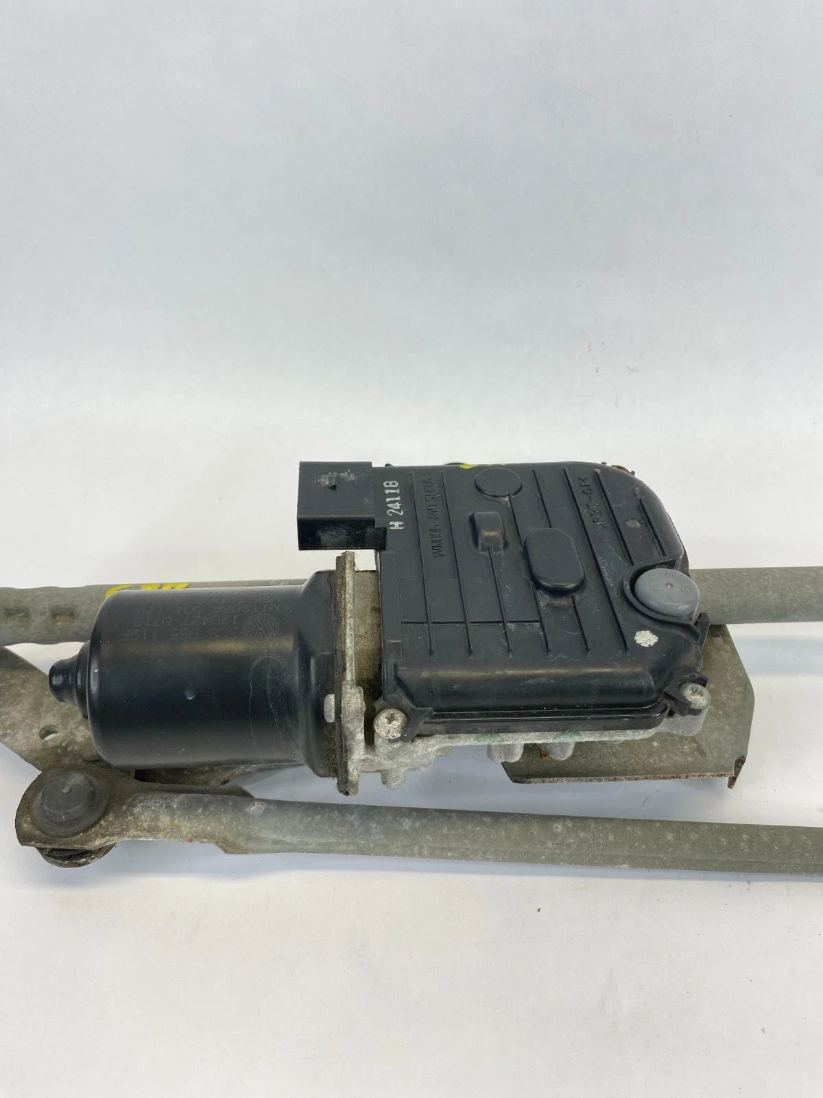 2009-2017 VW CC FRONT WINDSHIELD WIPER MOTOR LINKAGE TRANSMISSION OEM A5222-160