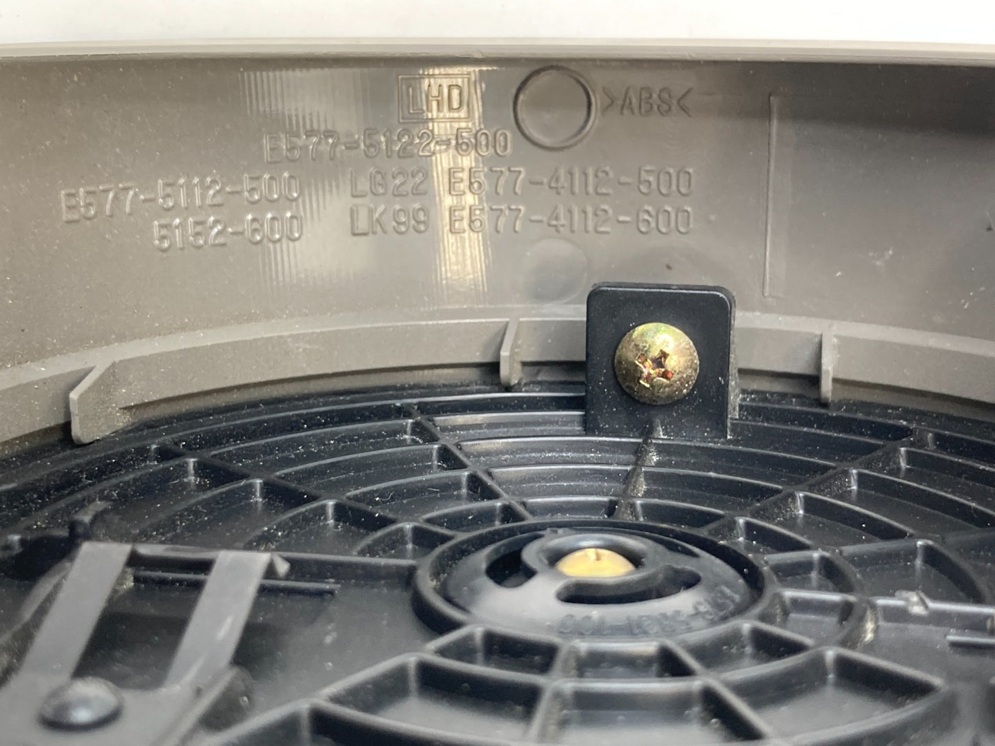 2003 2004 Infiniti G35 Dash Left Driver Outer A/C Air Vent Outlet E577-4112-500