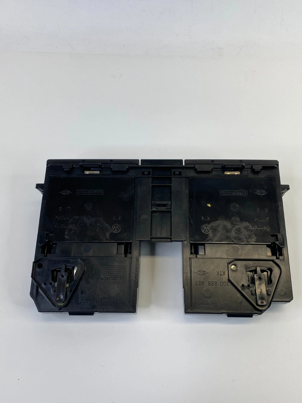2009-2011 VOLKSWAGEN CC CENTER DASH DUAL STORAGE HAZARD SWITCH 3C0-858-407 OEM