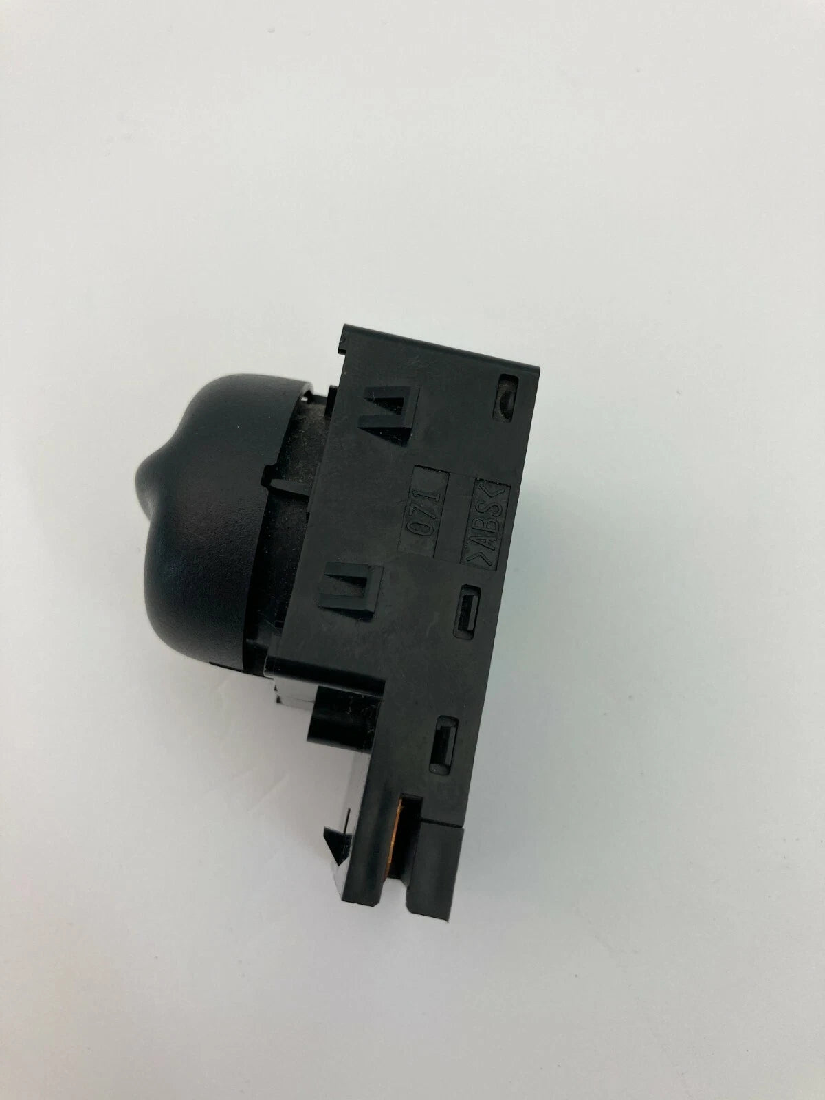 04 BUICK RAINIER 02-05 CHEVY TRAILBLAZER RIGHT PASSENGER SEAT LUMBAR SWITCH RH