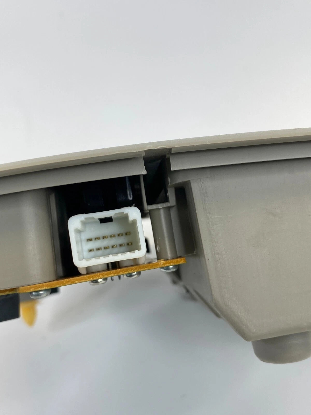 2004-2009 TOYOTA PRIUS ROOF OVERHEAD CONSOLE DOME MAP LIGHT LAMP 1D111-022G OEM