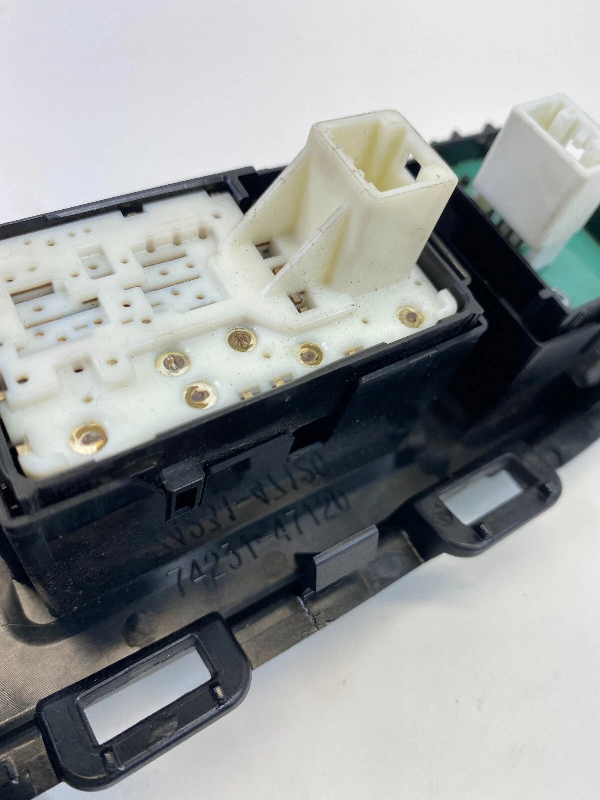 10-15 TOYOTA PRIUS FRONT RIGHT DOOR POWER WINDOW SWITCH W BEZEL 74231-47120 OEM