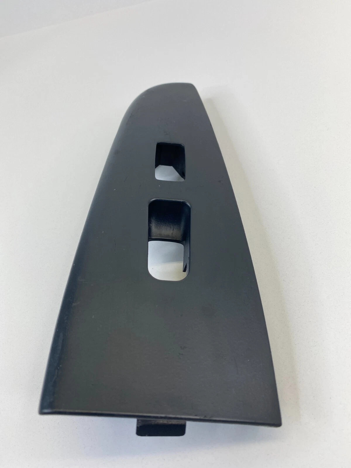 07-10 HYUNDAI ELANTRA FRONT RIGHT DOOR WINDOW SWITCH BEZEL COVER TRIM 935752H200
