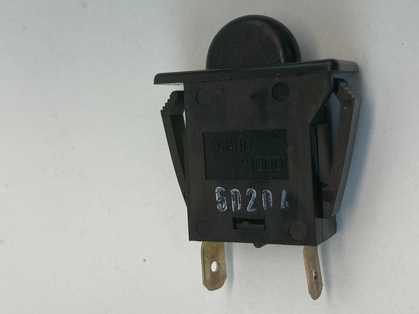 2004 2005 2006 KIA AMANTI GLOVE BOX LIGHT LAMP CONTROL SWITCH 93510-21000 OEM