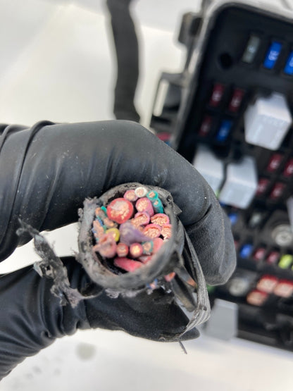 07 08 09 Cadillac SRX 3.6L V6 AT Engine Fuse Box Relay Junction Block Unit OEM