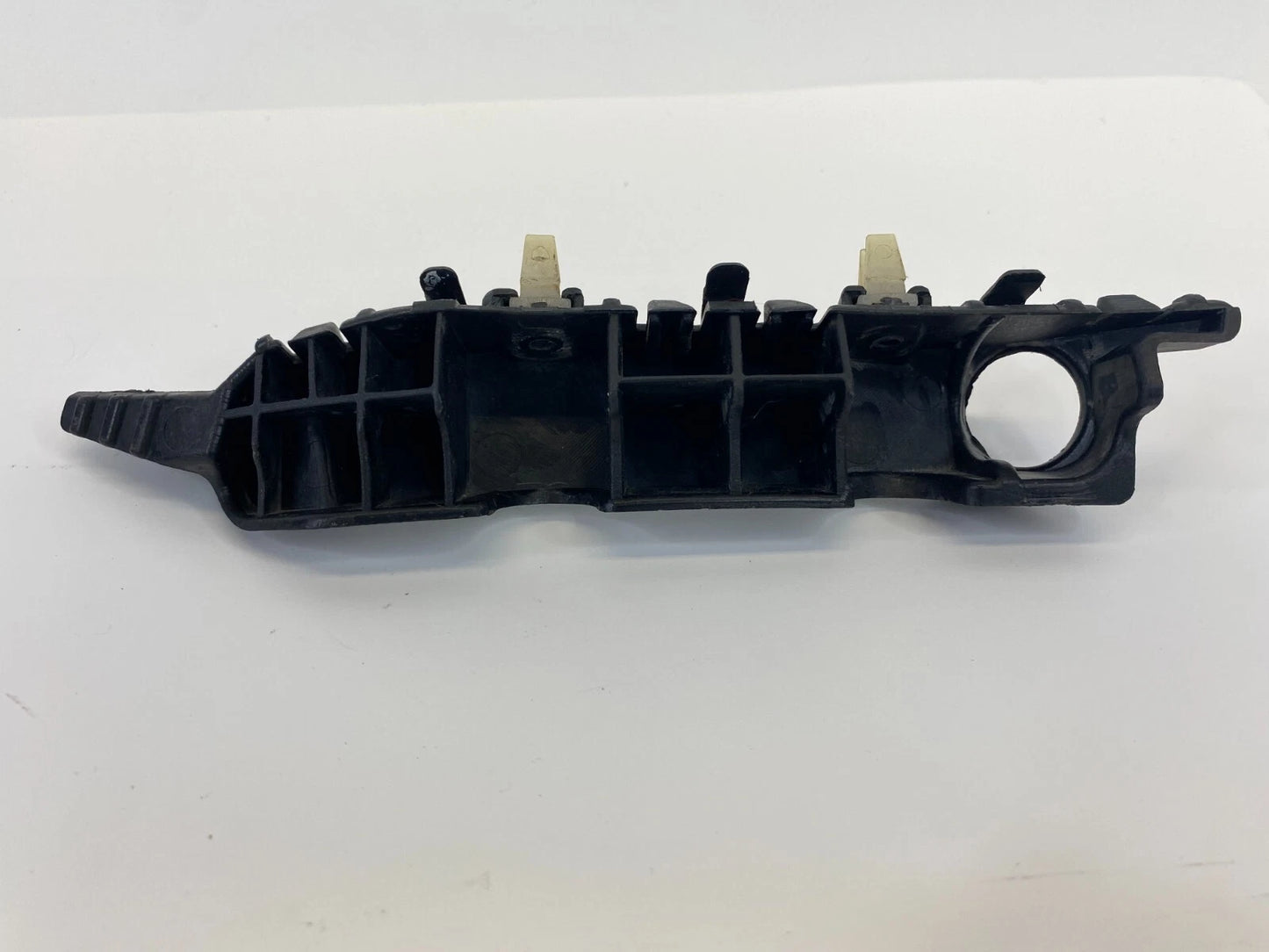 2011-2016 HYUNDAI ELANTRA FRONT RIGHT SIDE BUMPER RETAINER SUPPORT BRACKET OEM