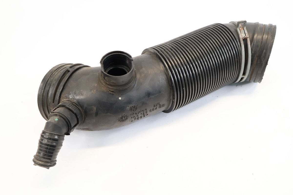 2006-2010 VOLKSWAGEN NEW BEETLE 2.5L AIR CLEANER INTAKE HOSE TUBE 1C0-129-684-BE