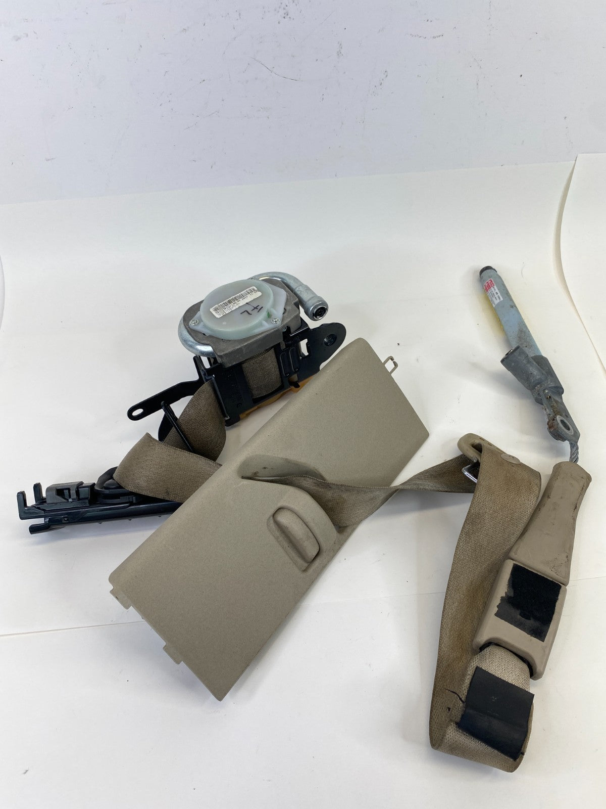 2011-2017 Buick Regal Front Left Driver Side Seat Belt Retractor 315671560 OEM