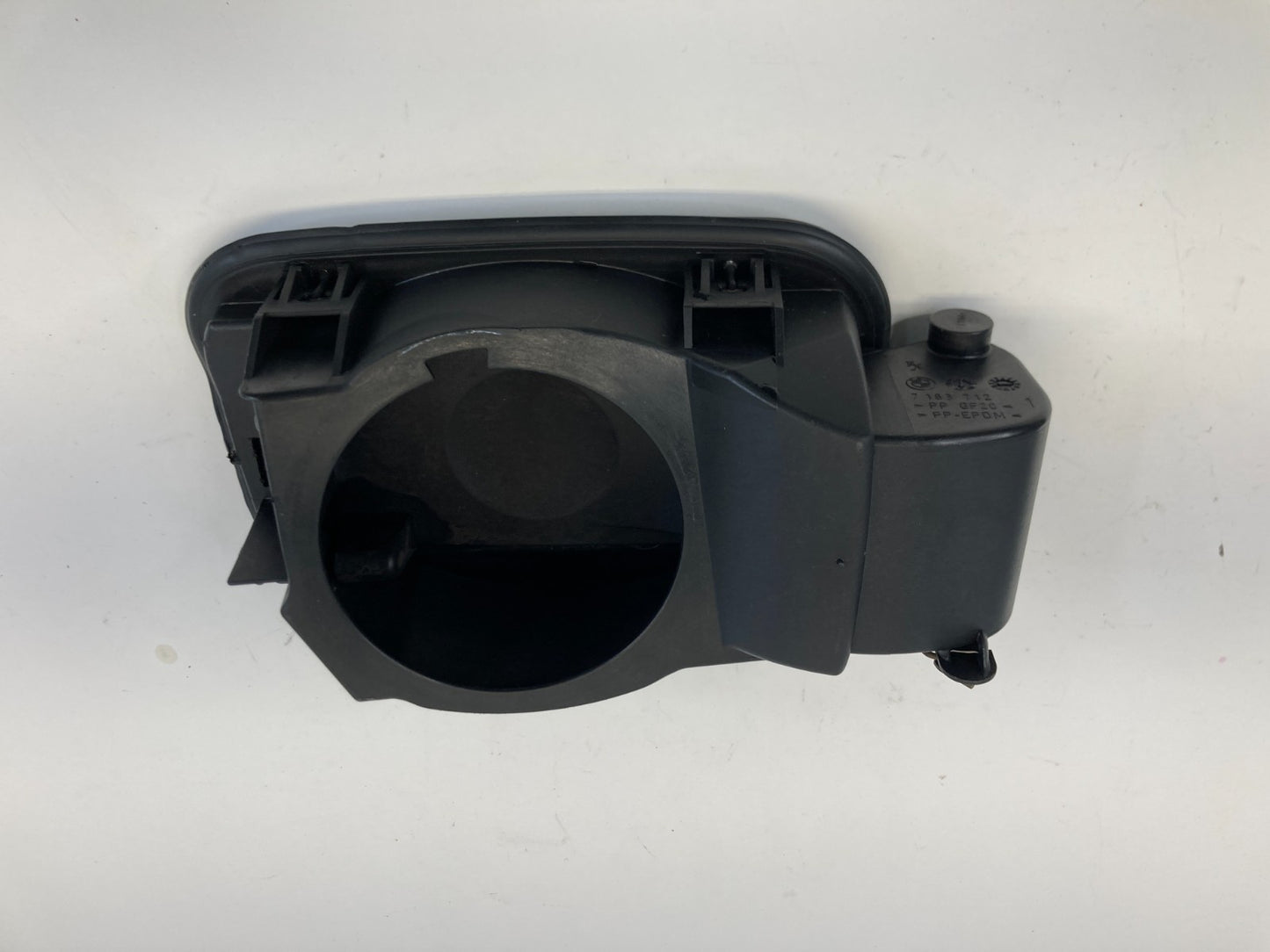 2004 2005 2006 2007 BMW 525i Fuel Filler Door Gas Tank Lid Cover 7183712 OEM