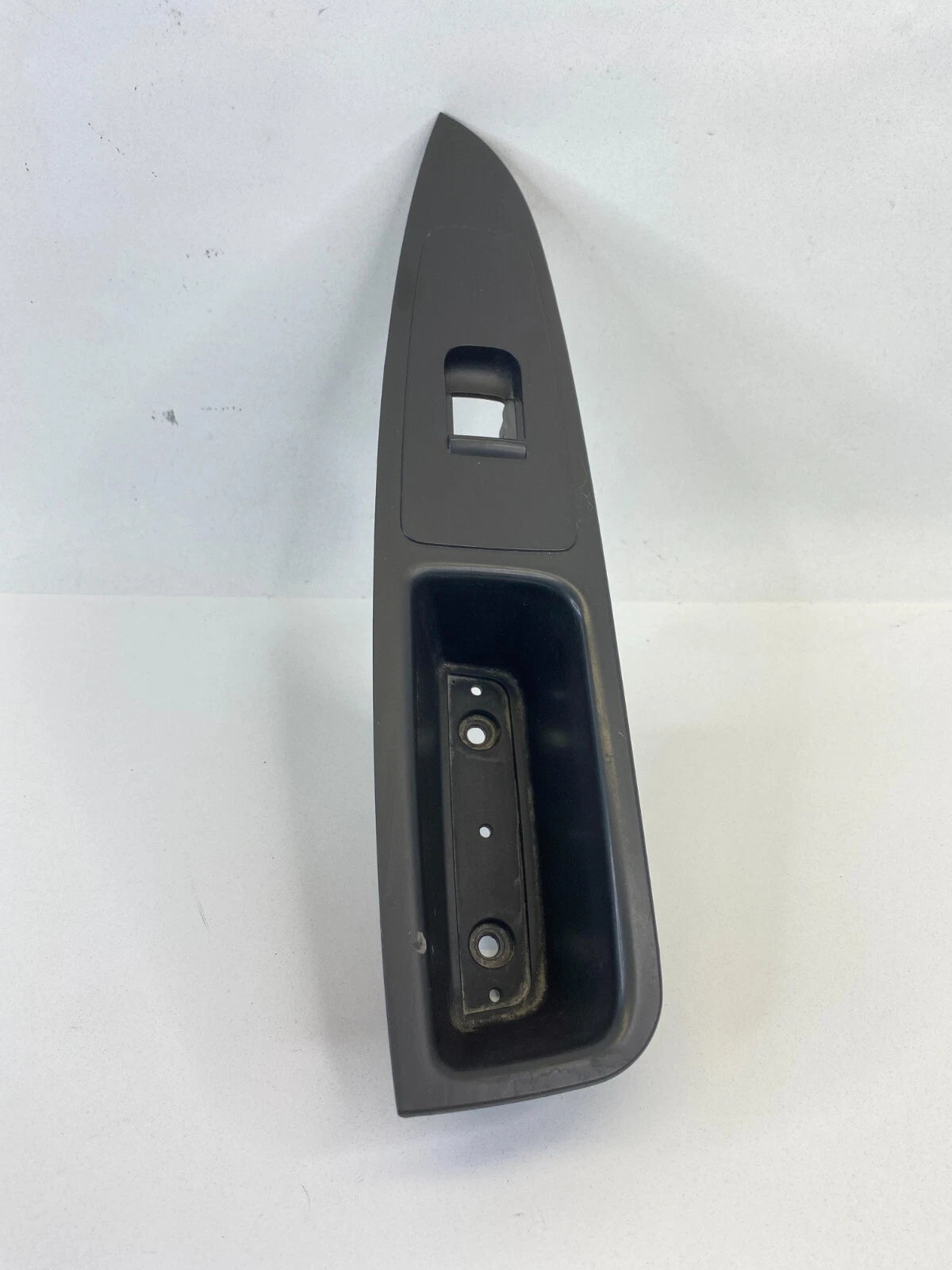 2010-2012 CHEVROLET MALIBU REAR LEFT WINDOW SWITCH BEZEL TRIM PANEL 25952180