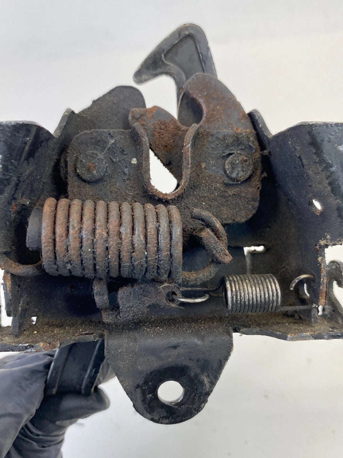 2005-2009 HYUNDAI TUCSON FRONT ENGINE HOOD LOCK LATCH CATCH ASSEMBLY OEM FACTORY