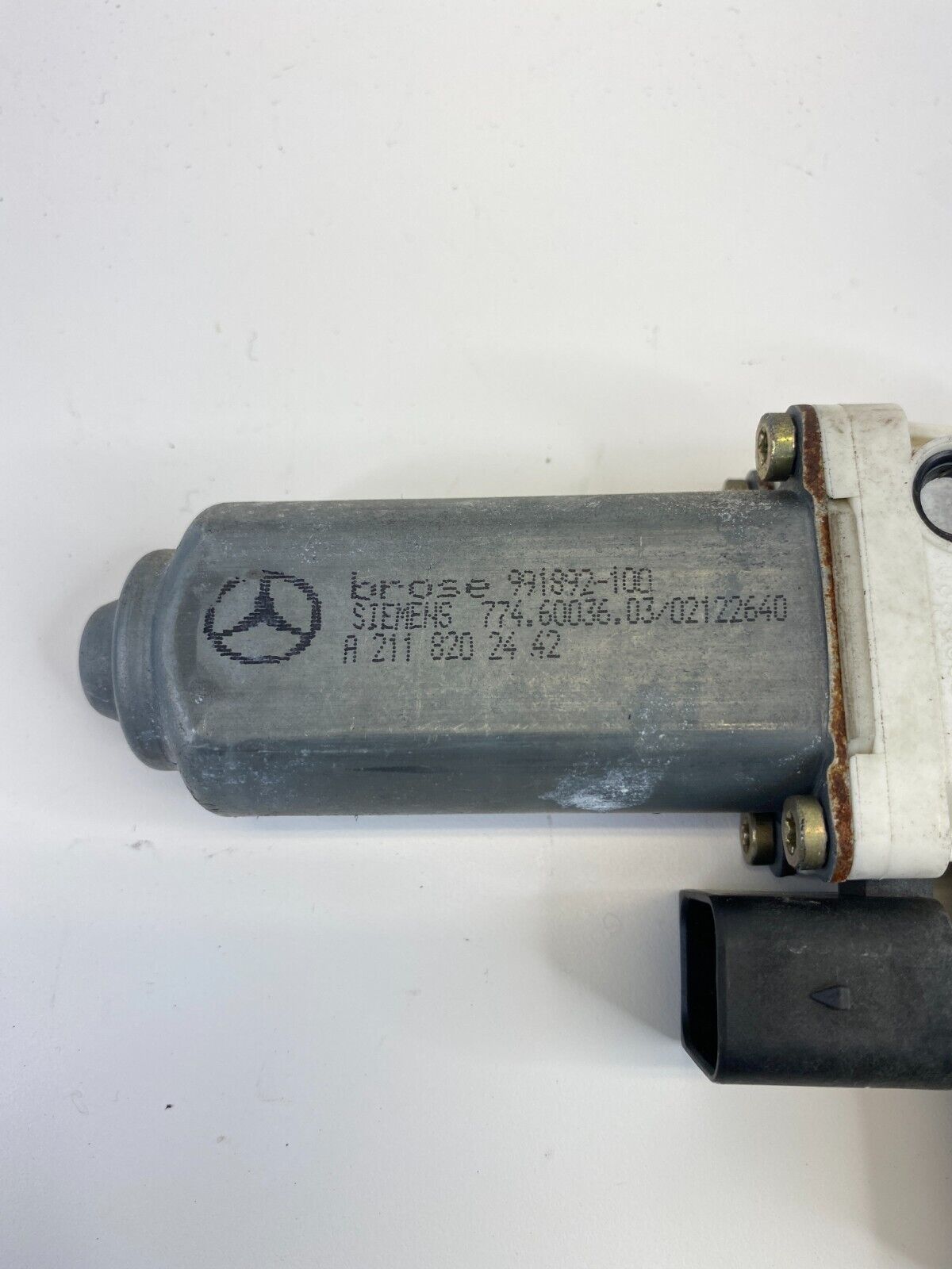 2003-2006 Mercedes Benz E500 Rear Right Door Power Window Motor A2118202442 OEM