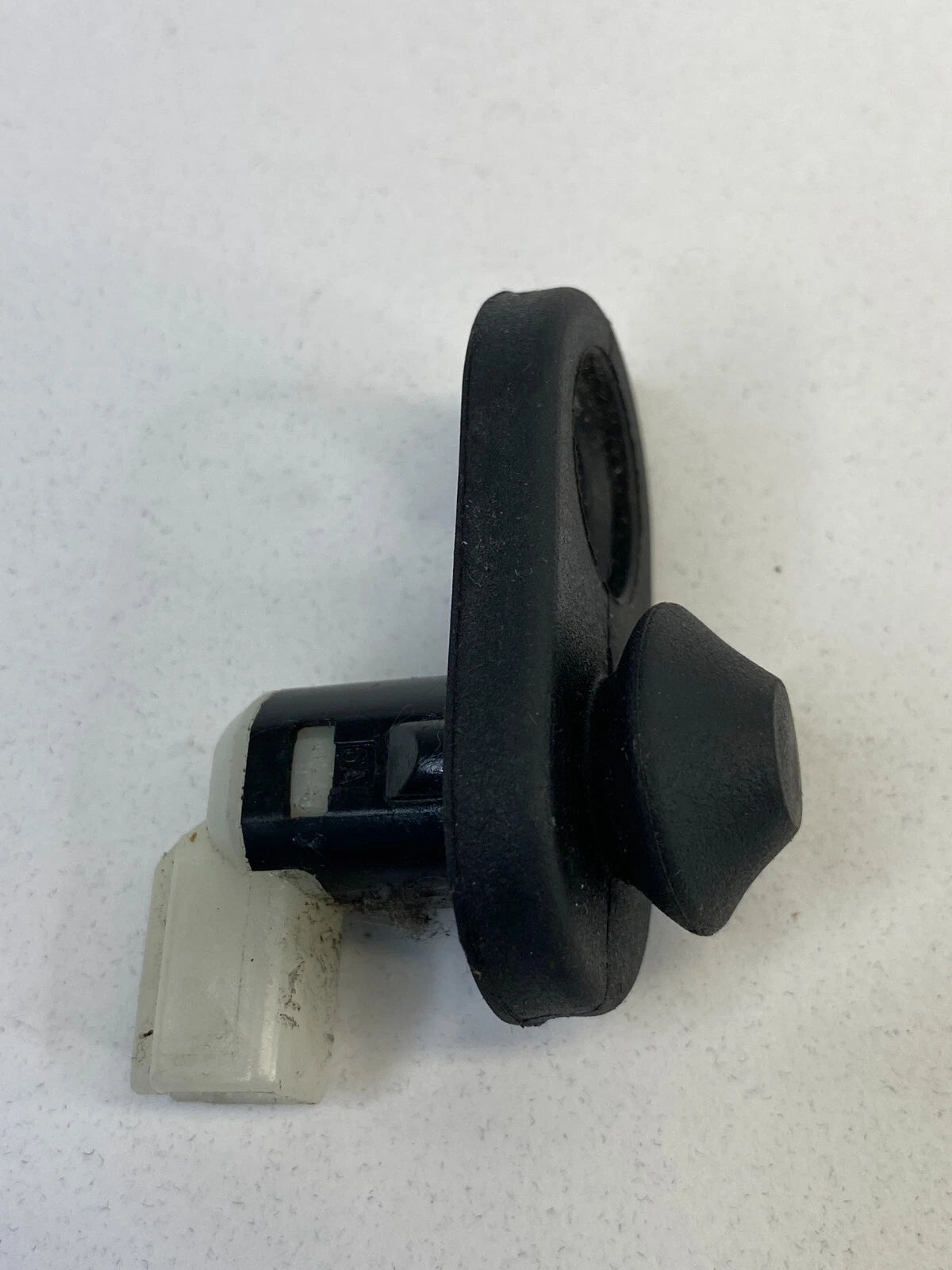2009-2013 TOYOTA MATRIX FRONT RIGHT SIDE DOOR COURTESY LIGHT AJAR JAMB SWITCH