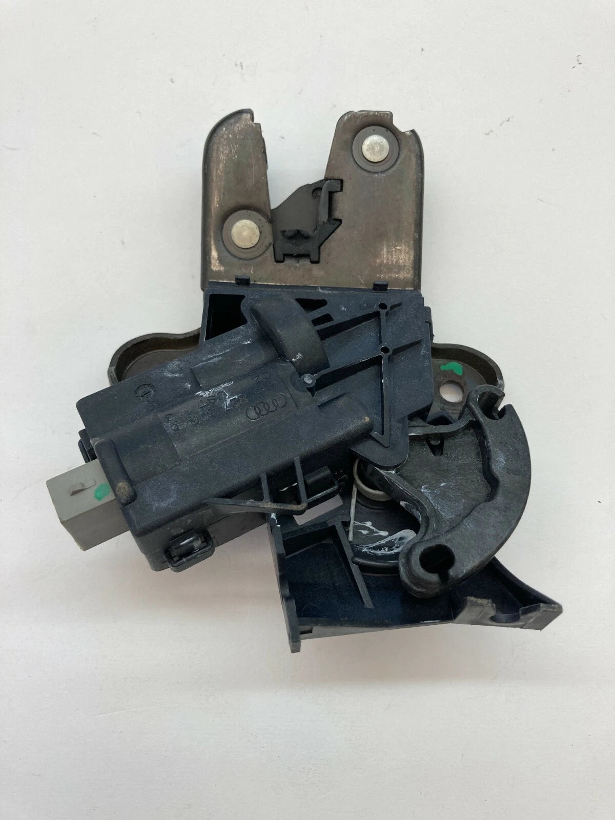 2006-2010 VOLKSWAGEN PASSAT SEDAN REAR TRUNK LID LOCK LATCH ACTUATOR 4F5827505