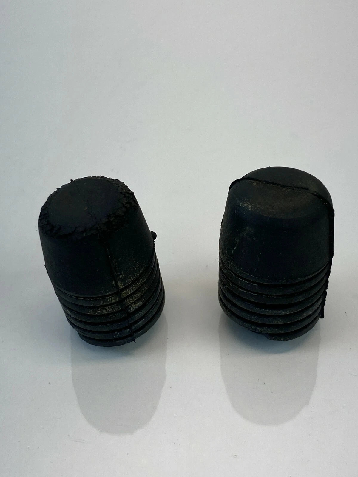2000-2004 FORD FOCUS REAR TRUNK ADJUSTER BUMPER CUSHION RUBBER ABSORBER OEM