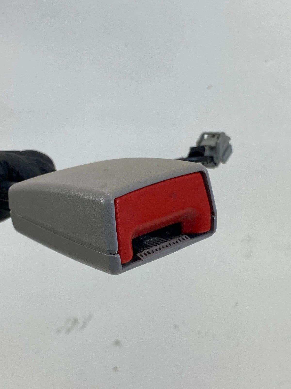 2011-2017 BUICK ENCLAVE CHEVY TRAVERSE FRONT RIGHT PASSENGER SEAT BELT BUCKLE