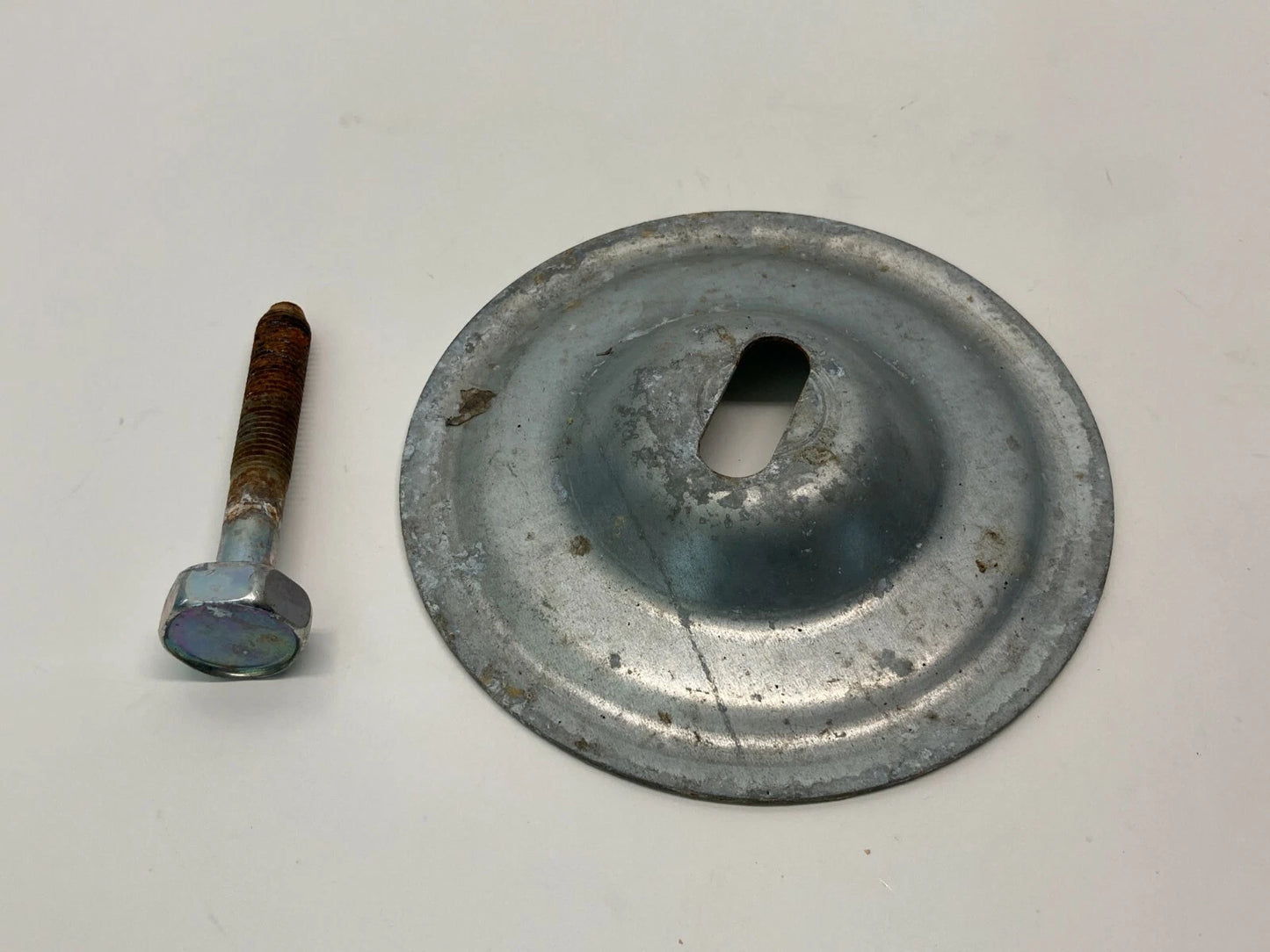 2008 MAZDA CX-7 CX7 TRUNK SPARE TIRE HOLD DOWN BRACKET SCREW BOLT RETAINER OEM