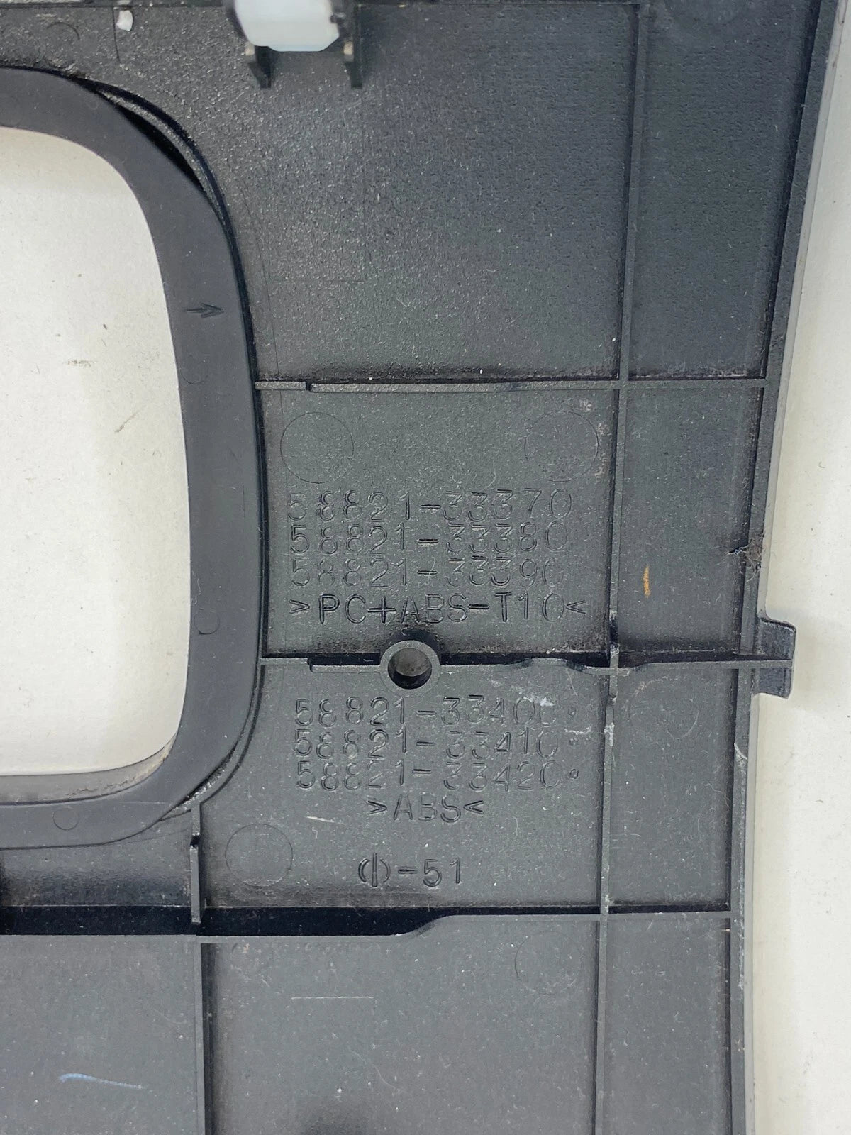 2002 2003 LEXUS ES300 FRONT CENTER CONSOLE SHIFTER UPPER PANEL 58821-33370 OEM