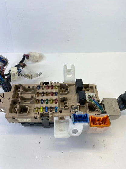 98-05 LEXUS GS300 DASH LEFT SIDE FUSE RELAY POWER BOX MODULE 89226-30040 OEM