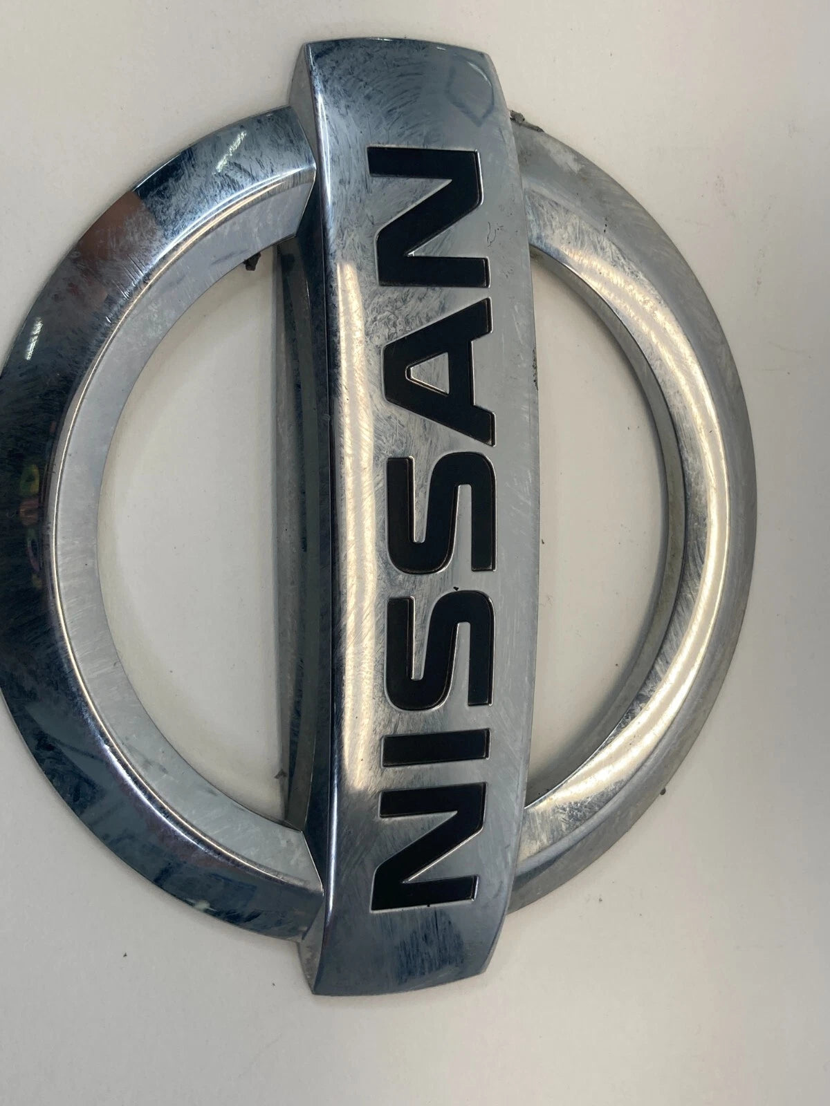 08-13 NISSAN ROGUE REAR TAILGATE EMBLEM BADGE LOGO CHROME 84890-JM00A OEM