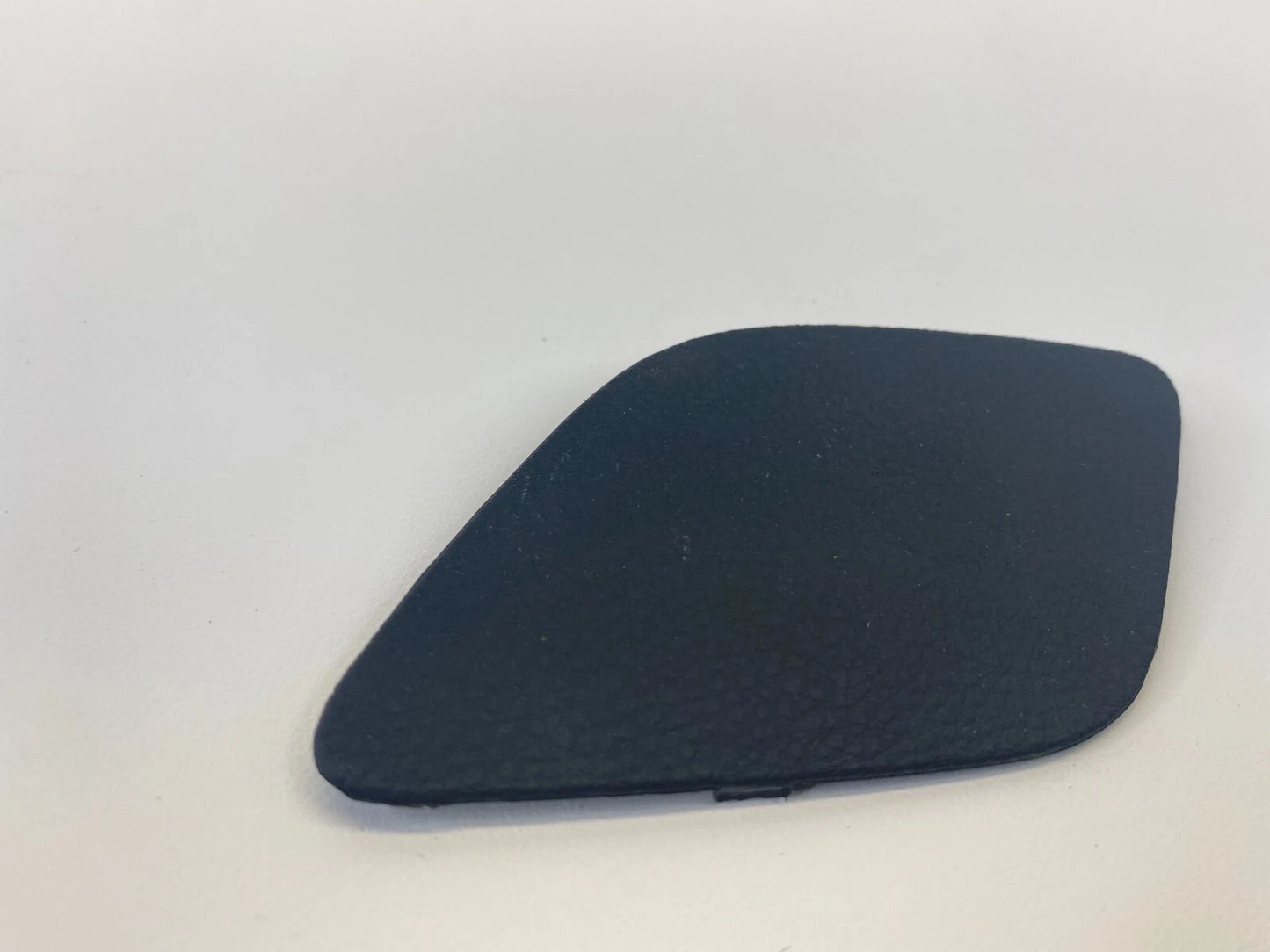 10-17 CHEVROLET EQUINOX LEFT SIDE INNER DOOR HANDLE BEZEL BOLT COVER 20814376