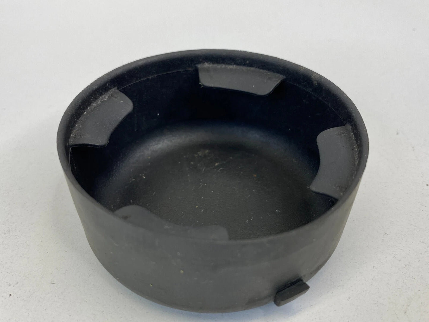 02-09 GMC ENVOY TRAILBLAZER CENTER CONSOLE CUP HOLDER RUBBER MAT INSERT DDD23949