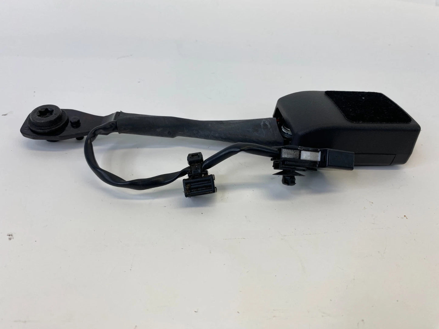 2013-2019 CADILLAC ATS FRONT RIGHT PASSENGER SIDE SEAT BELT BUCKLE END ASSY OEM