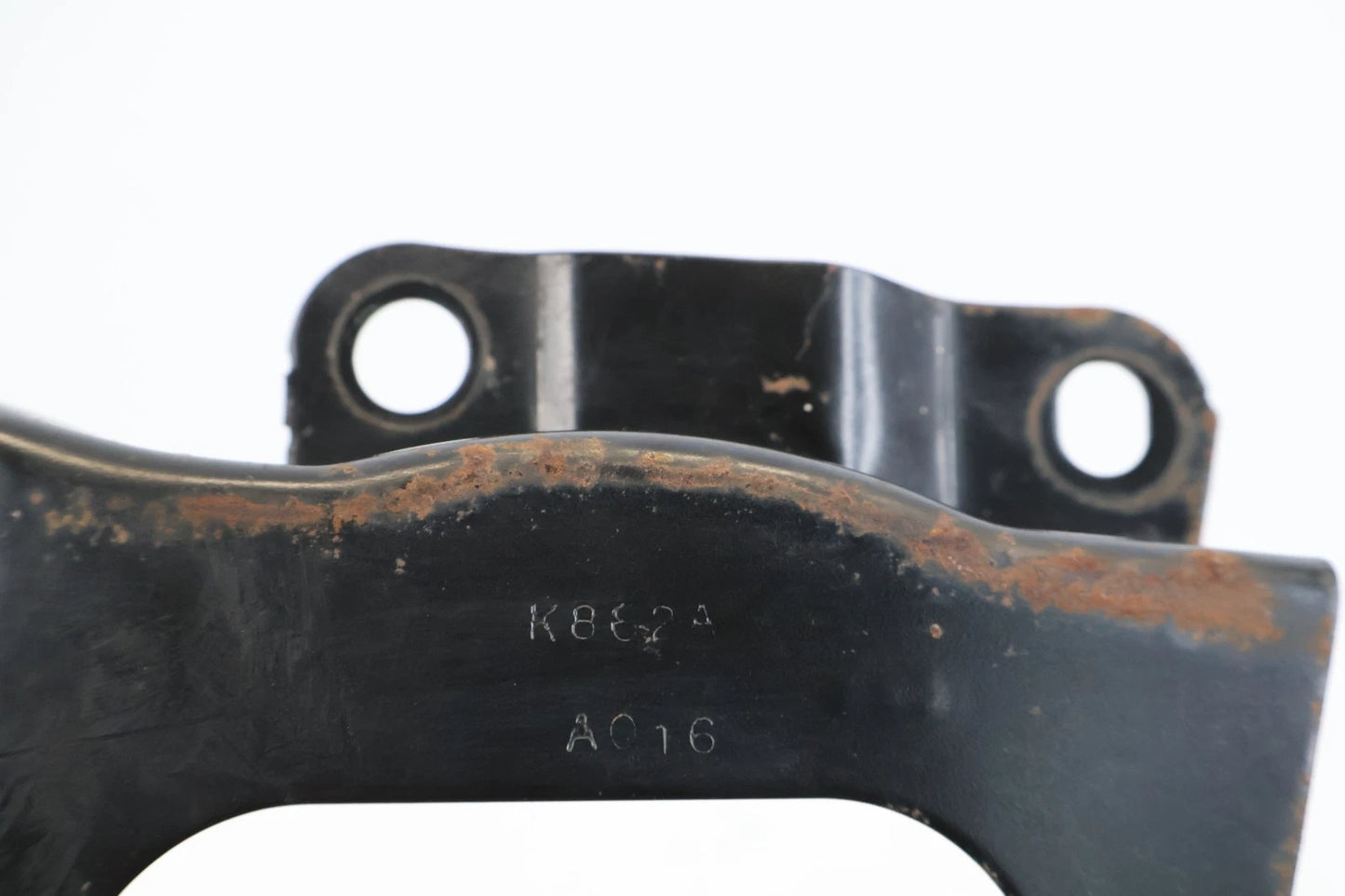 2012-2018 FORD FOCUS BATTERY TRAY HOLDER LOWER BOTTOM BRACKET MOUNT OEM