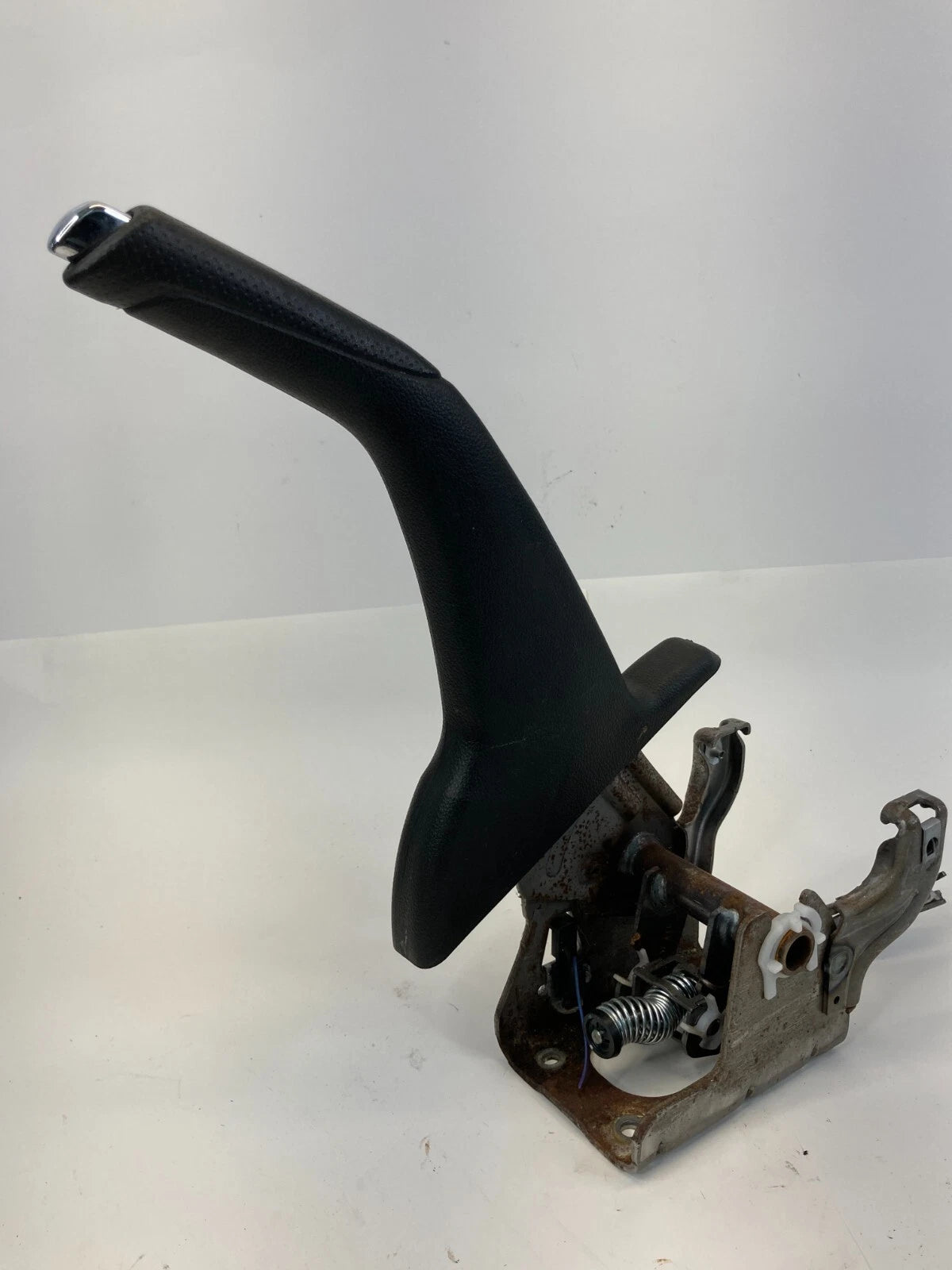 2011-2016 CHEVROLET CRUZE EMERGENCY PARKING BRAKE HANDLE UNIT CENTER OEM FACTORY