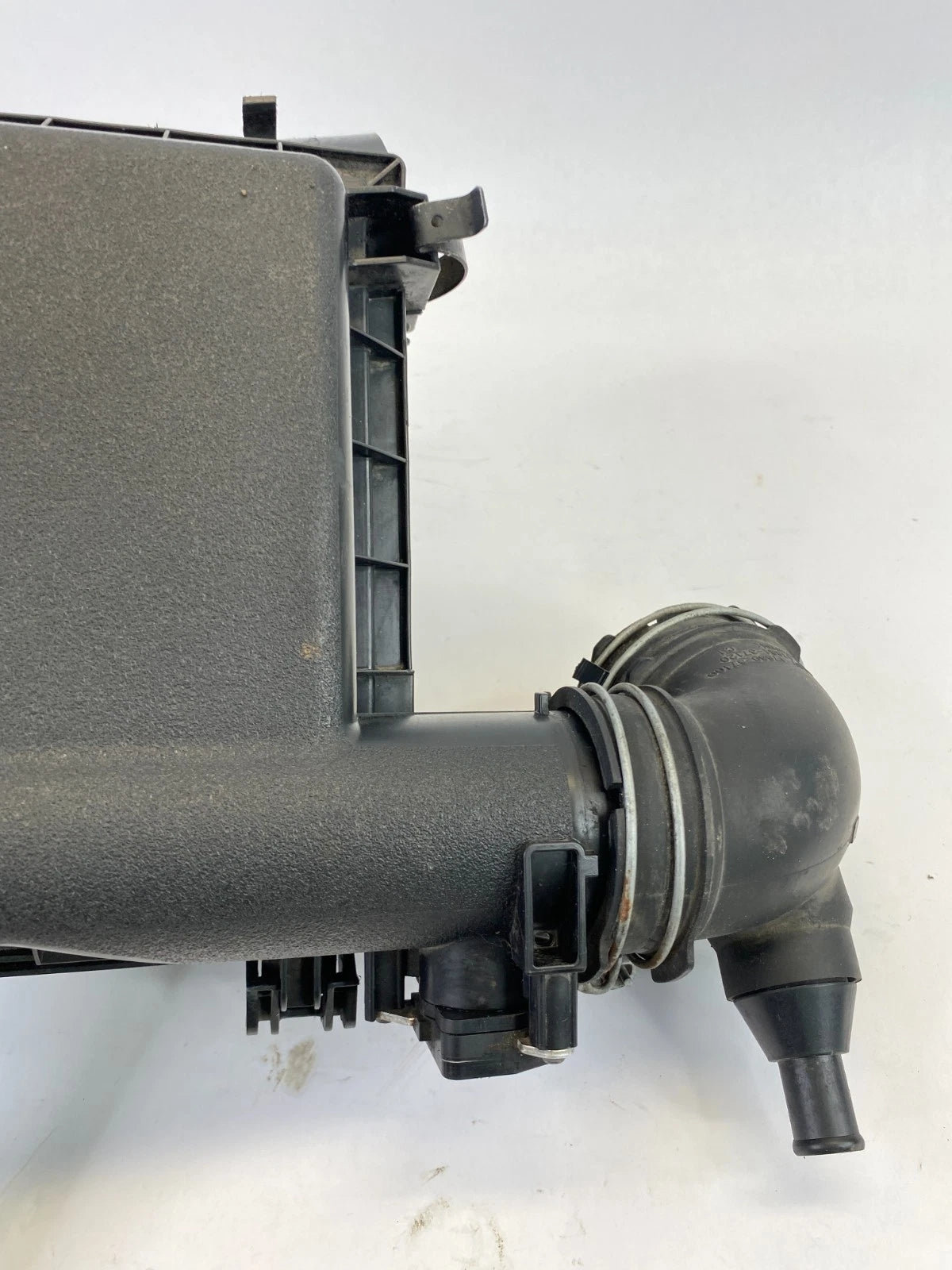 2010-2015 TOYOTA PRIUS 1.8L AIR CLEANER FILTER BOX HOUSING 17812-37030 OEM
