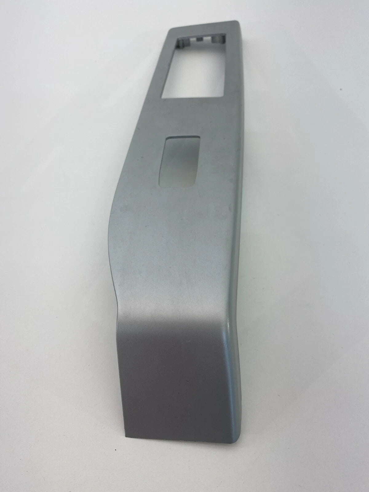 2007-2010 JEEP PATRIOT COMPASS REAR RIGHT SIDE WINDOW SWITCH BEZEL TRIM PANEL