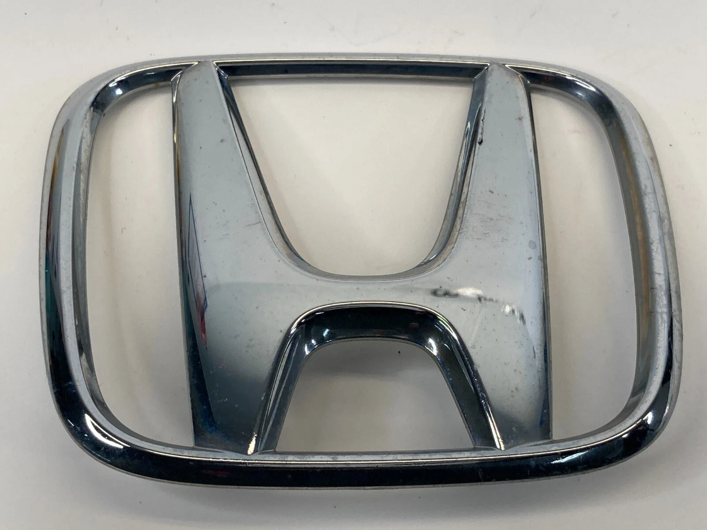 03-05 HONDA ACCORD COUPE REAR TRUNK LID H EMBLEM BADGE LOGO 75701-SDN-000 OEM