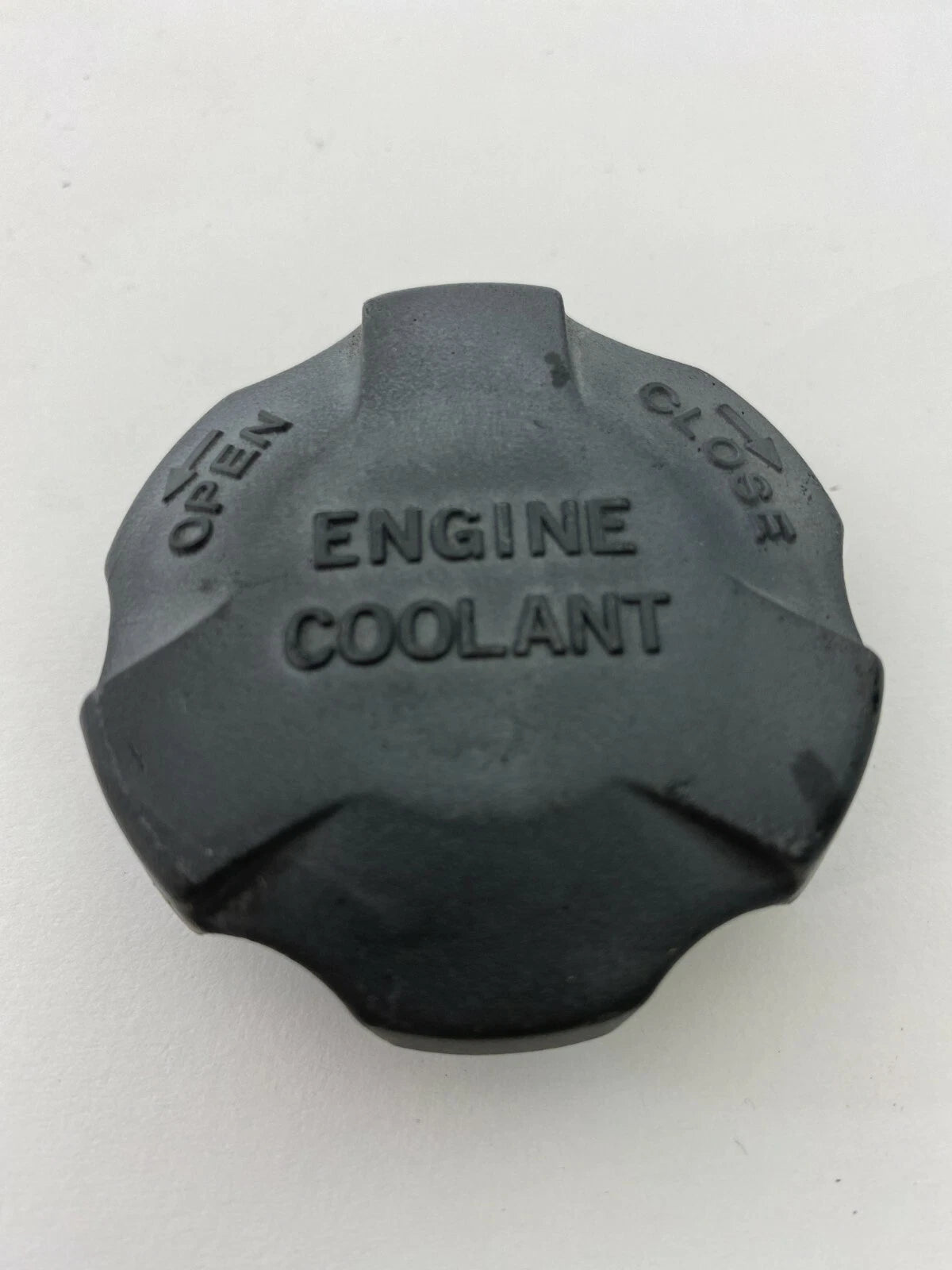2001-2006 HYUNDAI SANTA FE RADIATOR ENGINE COOLANT RESERVOIR CAP TANK TOP COVER