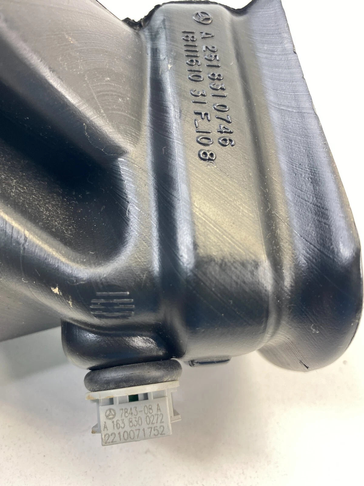 06-12 MERCEDES-BENZ R350 FRONT CENTER A/C AC AIR VENT DUCT W SENSOR A2518310746