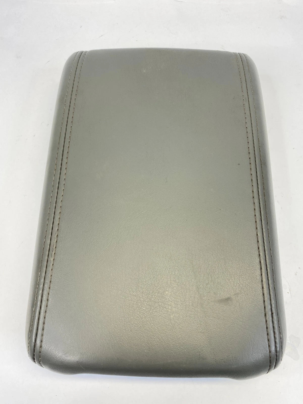 09-17 CHEVROLET TRAVERSE GRAY CENTER CONSOLE ARMREST LID ASSEMBLY OEM 22905366