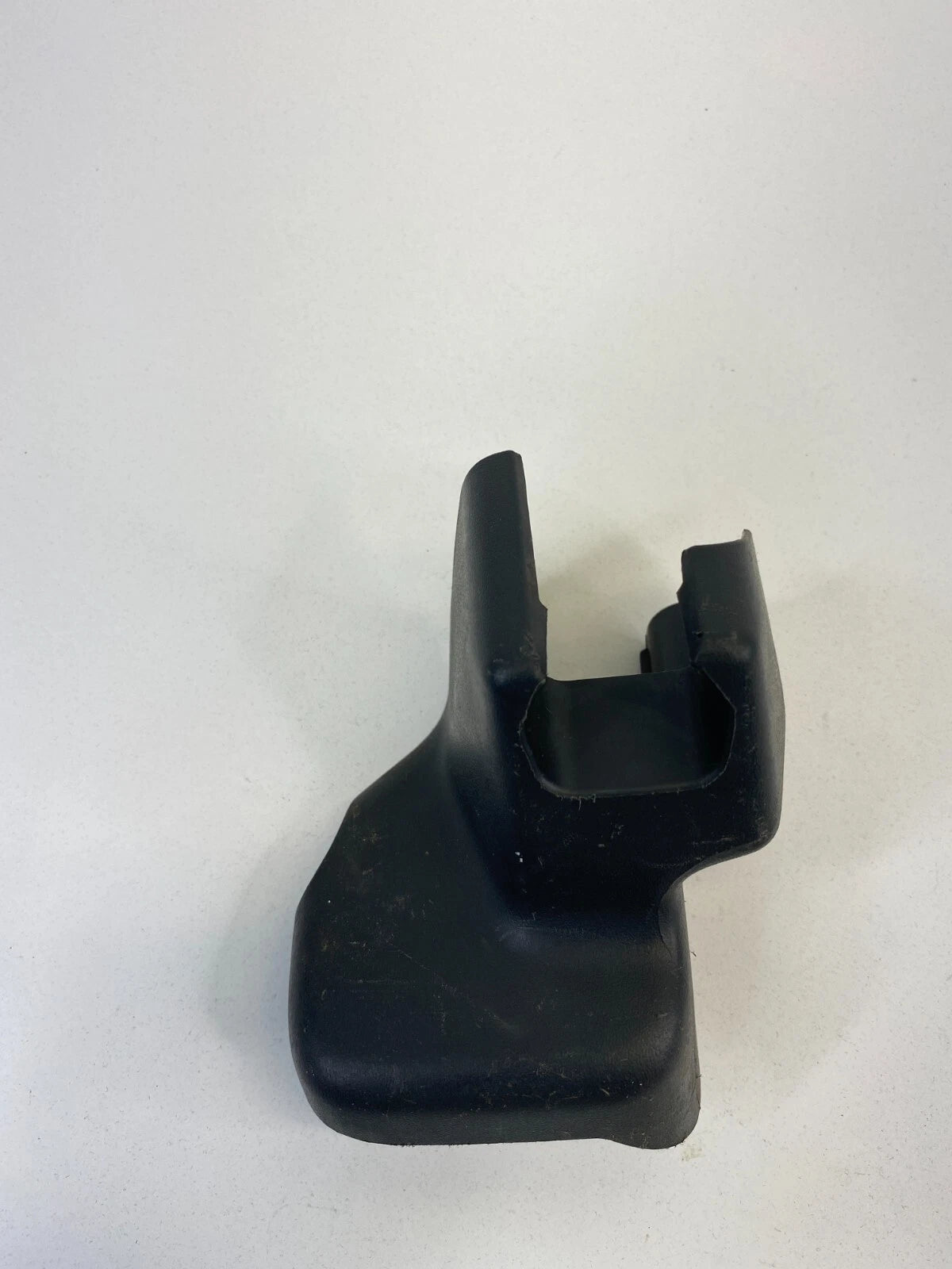 2009-2013 TOYOTA MATRIX LEFT OUTER SEAT TRACK END COVER TRIM CAP 72138-02100 OEM