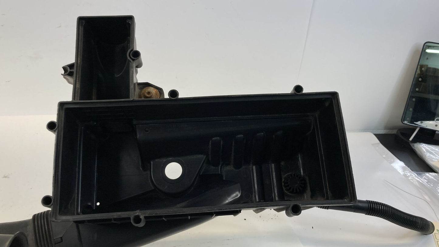 2014-2017 VW Volkswagen Passat 1.8L Engine Air Cleaner Intake Box Lower Cover
