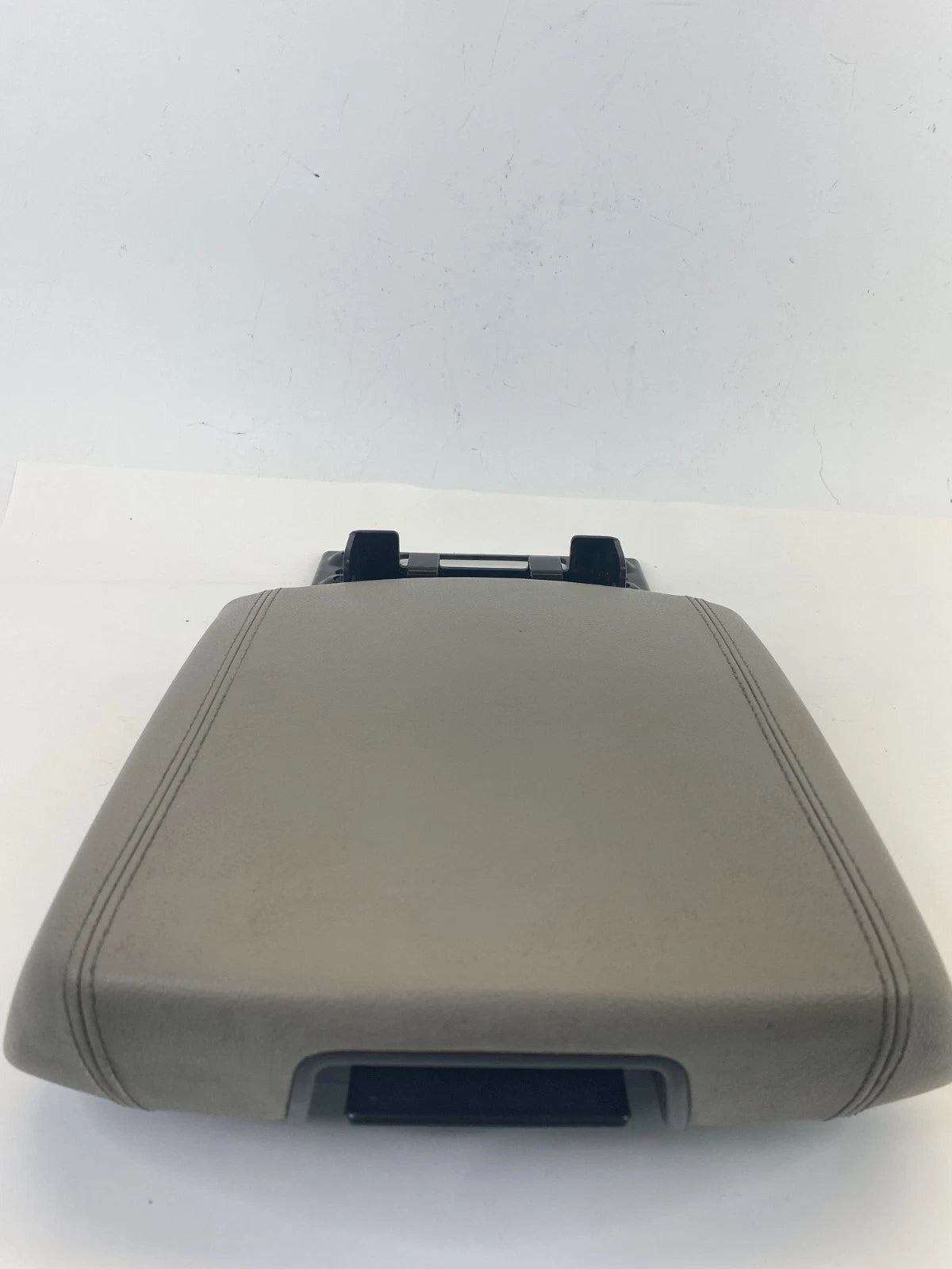 2015-2018 KIA SEDONA CENTER CONSOLE ARMREST ARM REST COMPARTMENT OEM