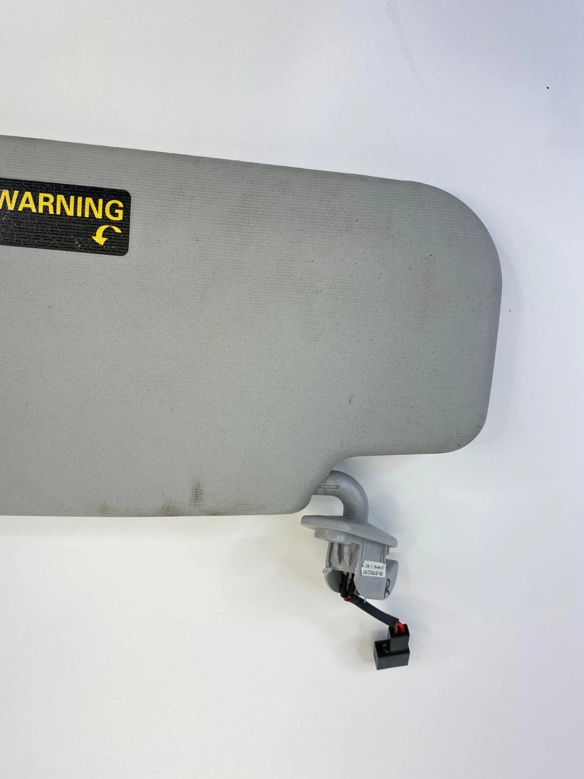 2000-2005 VOLKSWAGEN PASSAT RIGHT PASSENGER SIDE SUNVISOR SUN VISOR SHADE OEM