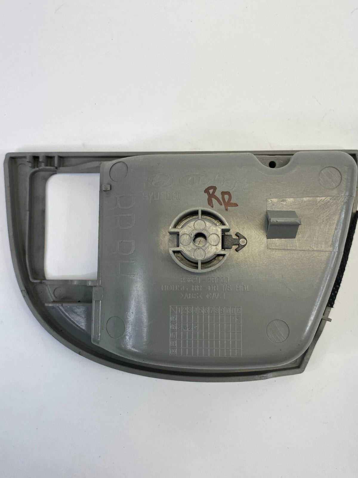 07-09 HYUNDAI SANTA FE REAR RIGHT PASSENGER HANDLE BEZEL COVER TRIM 83621-2B000