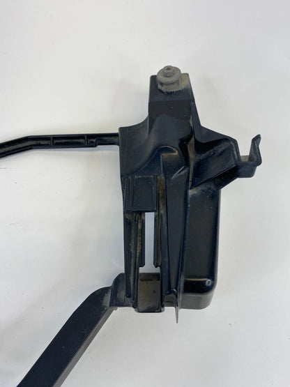 2006 2007 BMW 530XI FRONT LEFT SIDE HEADLIGHT HEADLAMP BRACKET SUPPORT 15373700