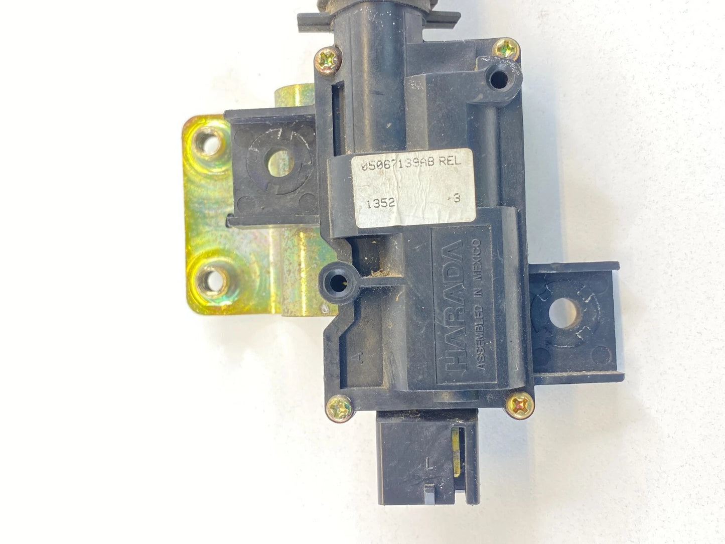 2001-2003 CHRYSLER PT CRUISER REAR LEFT DOOR LOCK MOTOR ACTUATOR 05067139AB OEM