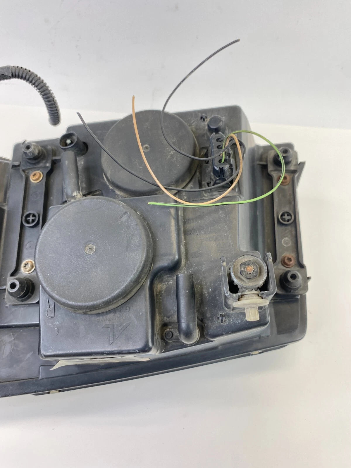 2002-2009 GMC ENVOY PASSENGER RIGHT SIDE HEADLIGHT LAMP ASSEMBLY 15866070 OEM