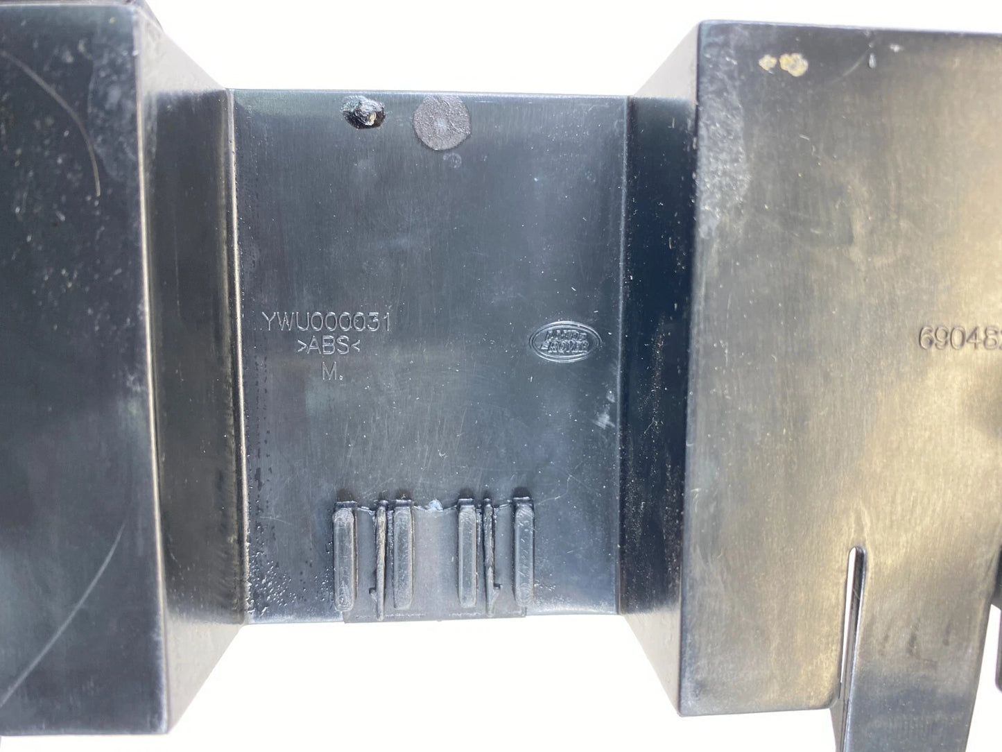 03-05 LAND ROVER RANGE ROVER 4.4L ENGINE CONTROL MODULE HOLDER BRACKET YWU000031