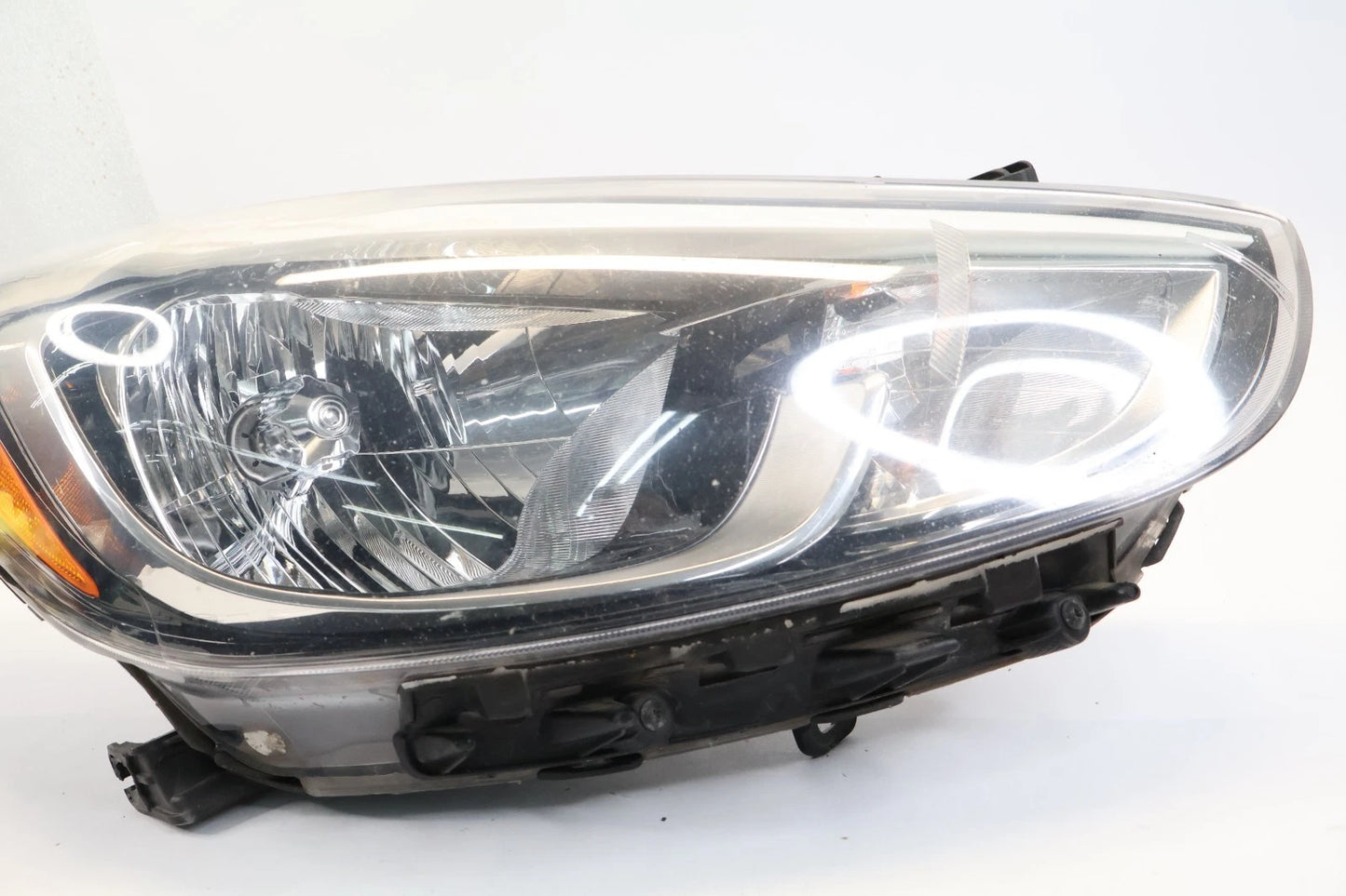 2015-2017 HYUNDAI ACCENT FRONT RIGHT PASSENGER HEADLIGHT HEADLAMP HALOGEN OEM