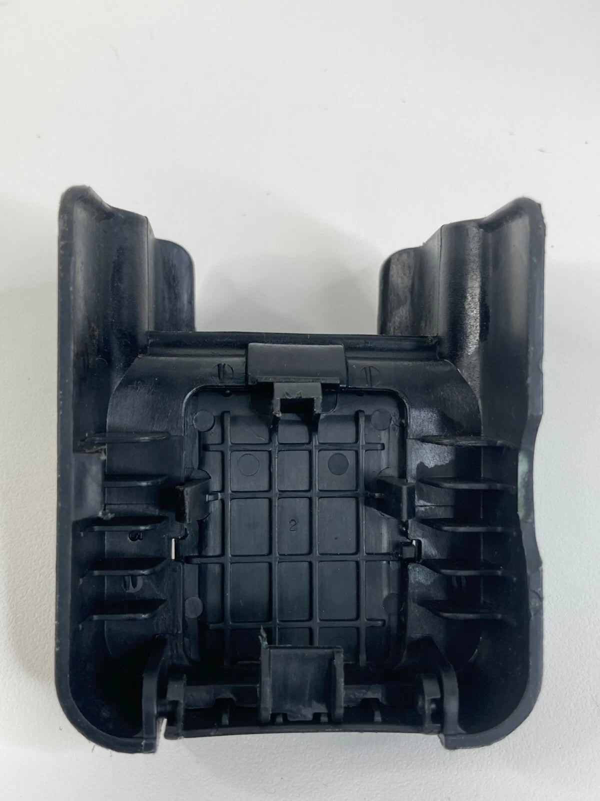 2011-2014 HYUNDAI SONATA FRONT LEFT SEAT TRACK FLOOR COVER END CAP BEZEL OEM