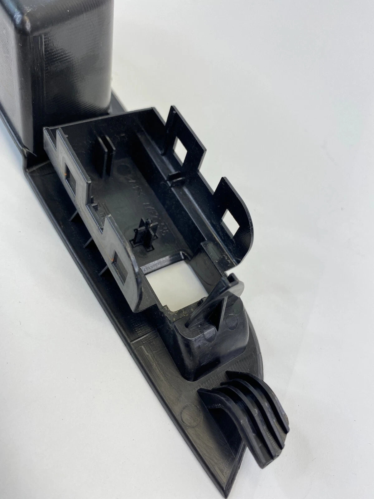 2010-2017 CHEVROLET EQUINOX SUV REAR LEFT SIDE DOOR WINDOW SWITCH COVER BEZEL
