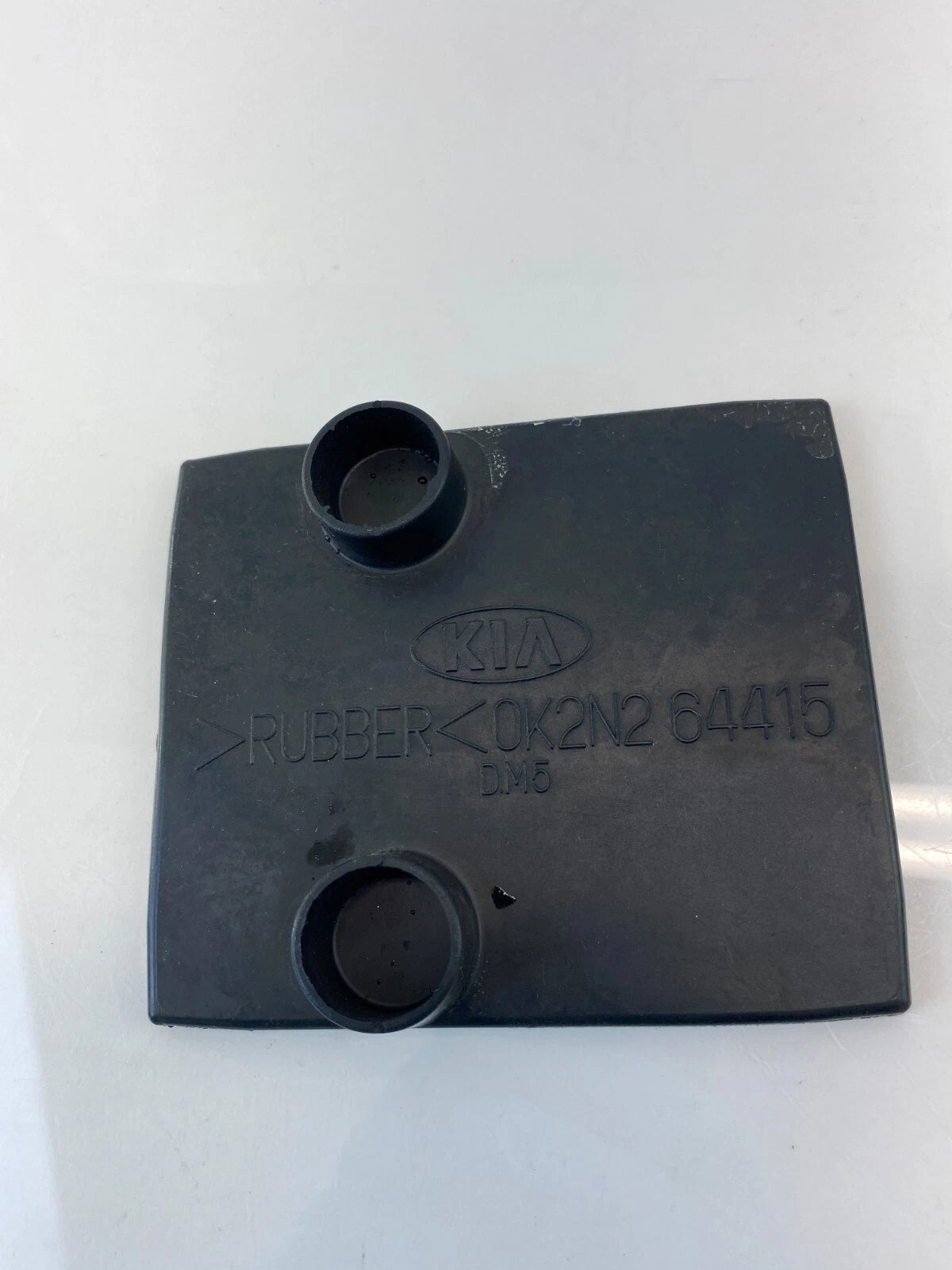 2002 2003 2004 KIA SPECTRA CENTER CONSOLE COVER RUBBER INSERT MAT 0K2N264415 OEM